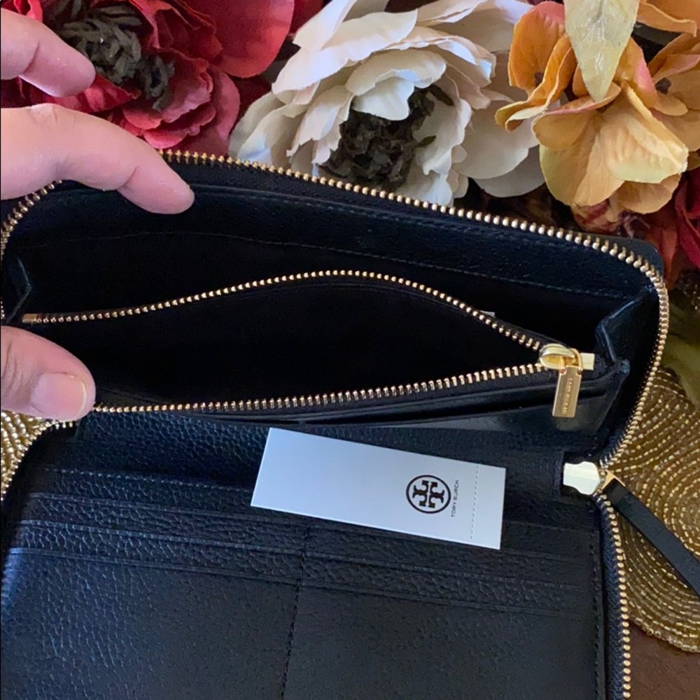 Brand new🔥Tory Burch Carson leather zip wallet 🌹 - Picture 4 of 5